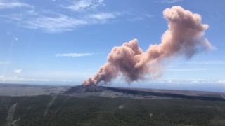 Ash spews from the Puu Oo crater on Hawaii's Kilauea volcano on 3 May 2018 in Hawaii Volcanoes National Park