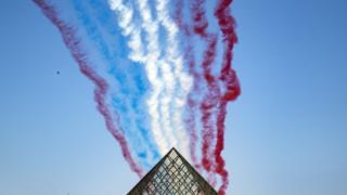 Alpha Jets fly over the Louvre