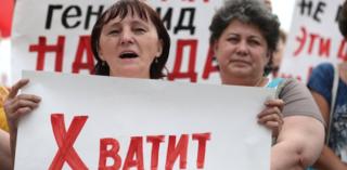 A Russian protester in Ivanovo on 1 July holds a banner saying 