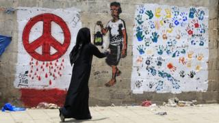A Yemeni artist paints a pro-peace graffiti on a wall in Sanaa, Yemen (16 August 2018)