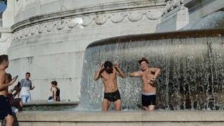 A photo of two foreign tourists frolicking in the fountain, taken from the Roma Fa Schifo twitter feed with permission