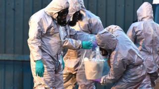 people in hazmat suits and masks at salisbury poisoning scene