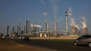 South African petro-chemical company Sasol's synthetic fuel plant in Secunda, north of Johannesburg (file photo)