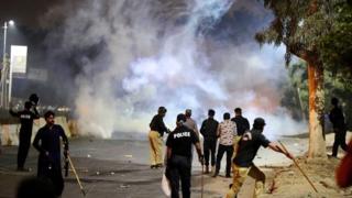Police fire tear gas to disperse supporters of cleric Khadim Hussain Rizvi in Karachi, Pakistan. Photo: 23 November 2018