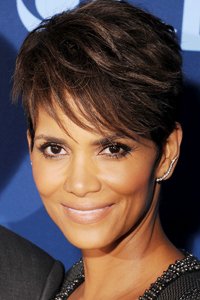 If you want to update your style for summer, then take inspiration from Halle Berry ’s pretty crop. Choppy layers teamed with a feathered fringe help give instant height.