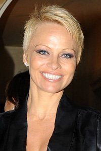 Wow! Pamela Anderson rocks an undercut and deep side part, she looks edgy and youthful. We approve!