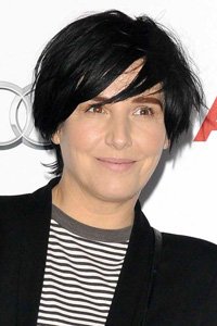 Texas lead singer Sharleen Spitari forgoes lots of short layers in favour of eye-length feathering that suits her round face shape.