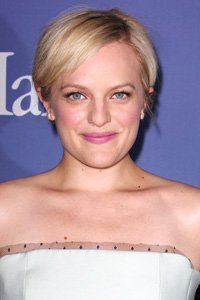 Mad Men actress, Elisabeth Moss, lets her hair fall naturally to the curves of her that shows off her multi-tonal blonde colour a treat.