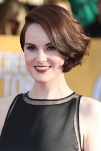 A great way to glam up short hair, copy Michelle Dockery and part your hair in a deep side parting before waving the end sections to add some volume to your style.