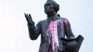 Paint-splattered statue of Kant in Kaliningrad, 27 Nov 18