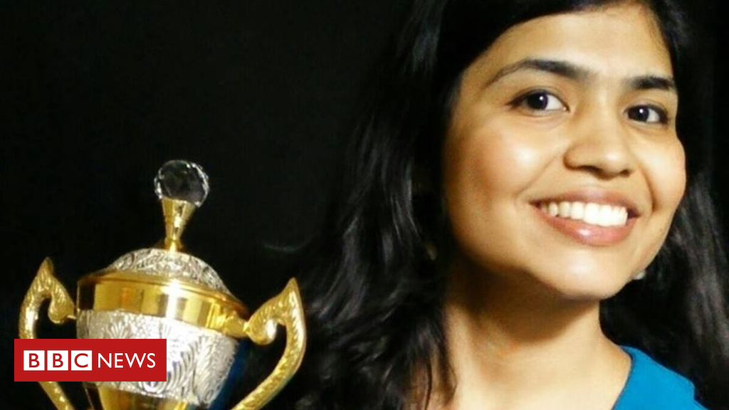 India chess player quits Iran match over headband rule