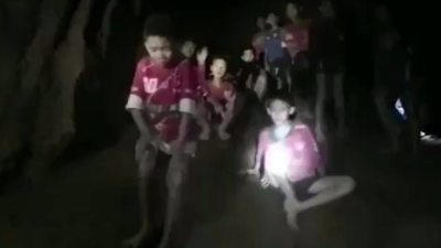 Thailand cave rescue: Boys 'could be in cave for months'