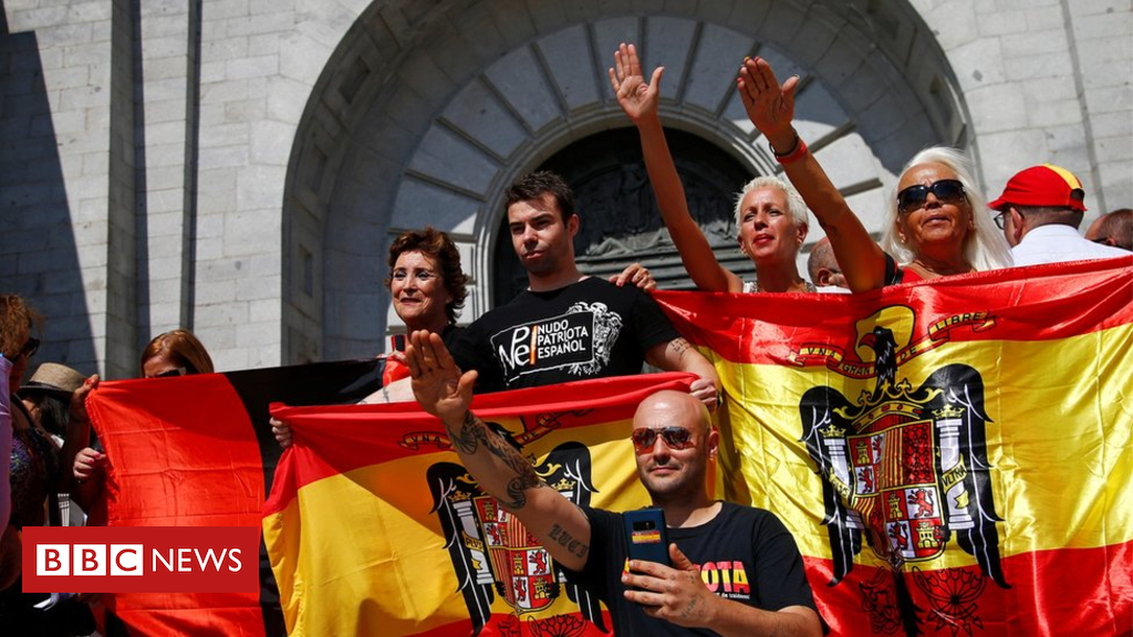 Spain a ways right protest in opposition to shifting Franco's continues to be