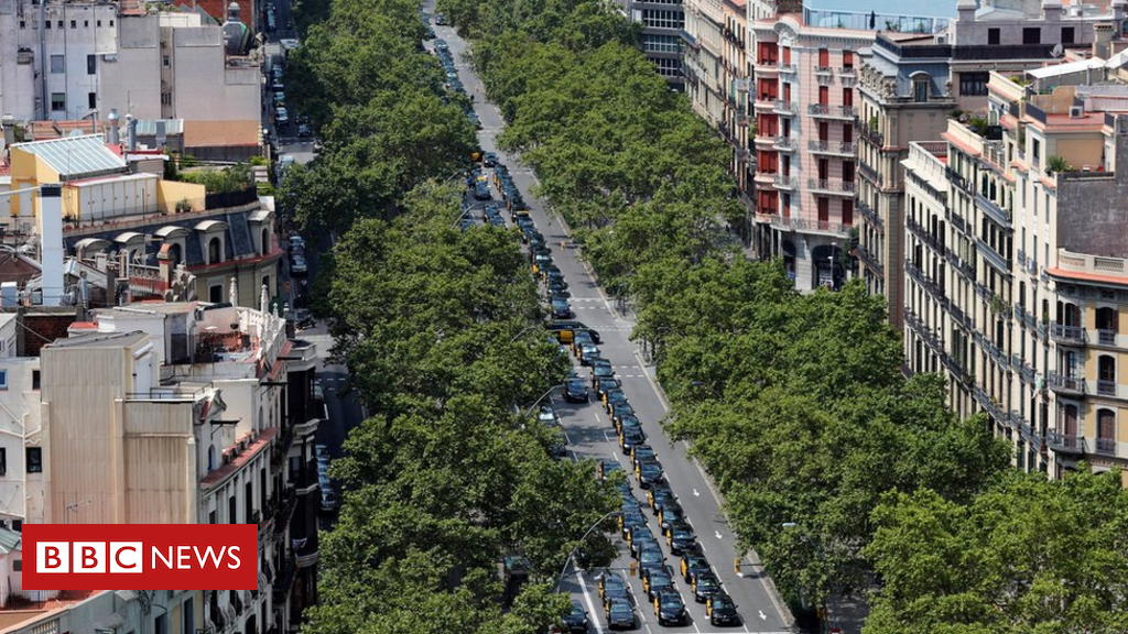 Spanish taxis block roads in 'anti-Uber' protest