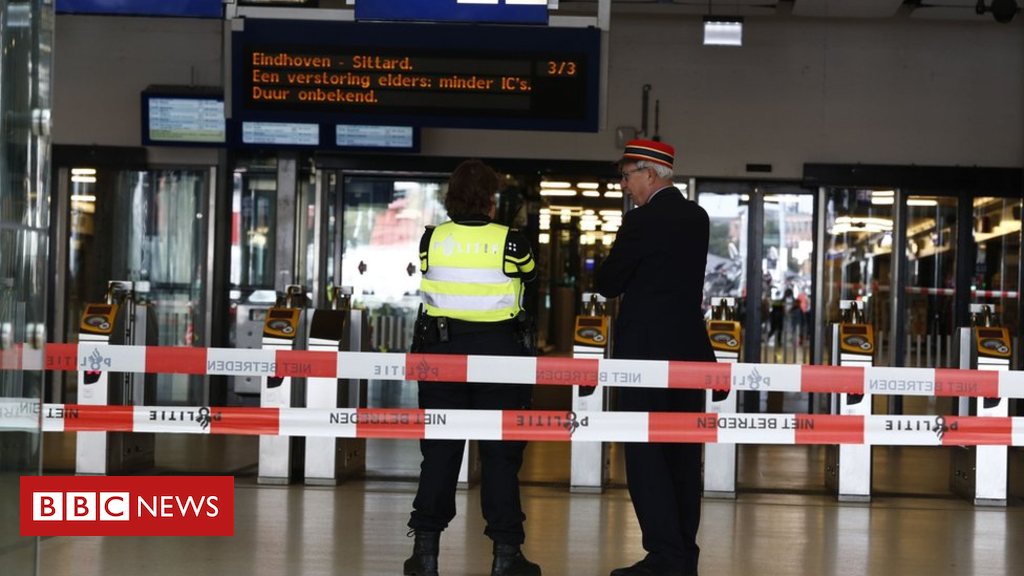 Amsterdam station: Suspect shot after double stabbing