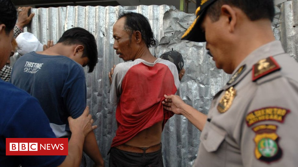 Asian Video Games: Indonesia police kill dozens in legal crackdown