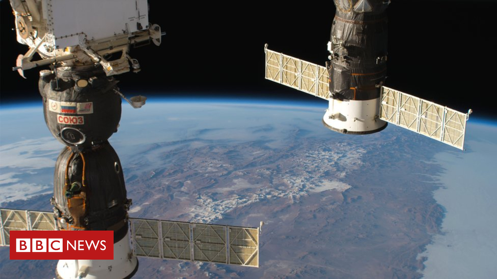 Astronauts take on air leak on International House Station