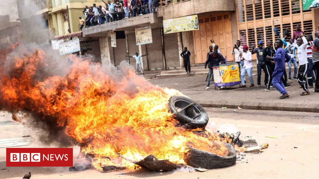 Bobi Wine protests: Uganda military sorry over beating reporters