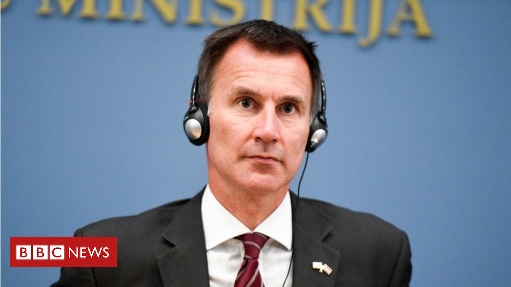 Hunt clarifies no-deal comments: UNITED KINGDOM 'would survive'