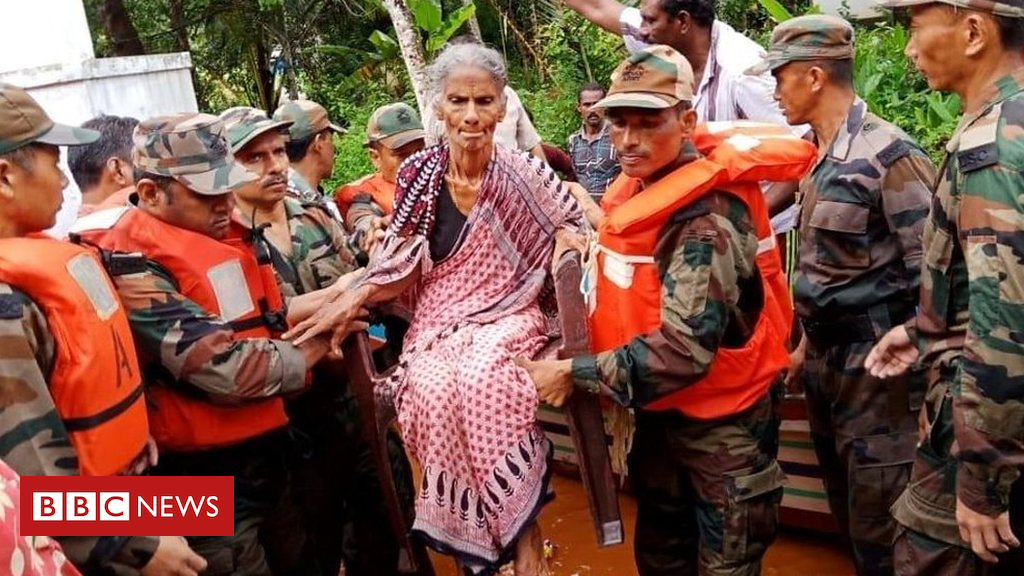 India monsoon: Rescue operation in Kerala flooding