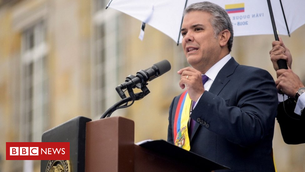Iván Duque: Colombia's new president sworn into place of business