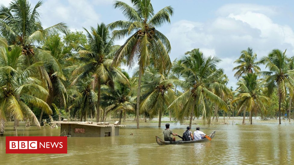 Kerala floods: 1,000,000 in camps and lots stranded