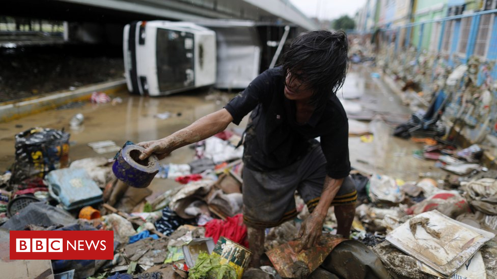 Manila floods: Massive city clean-up below way