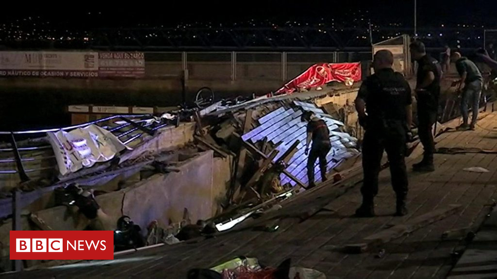 Pageant platform collapses in northern Spain