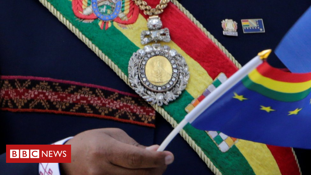 Presidential regalia stolen from car in Bolivia
