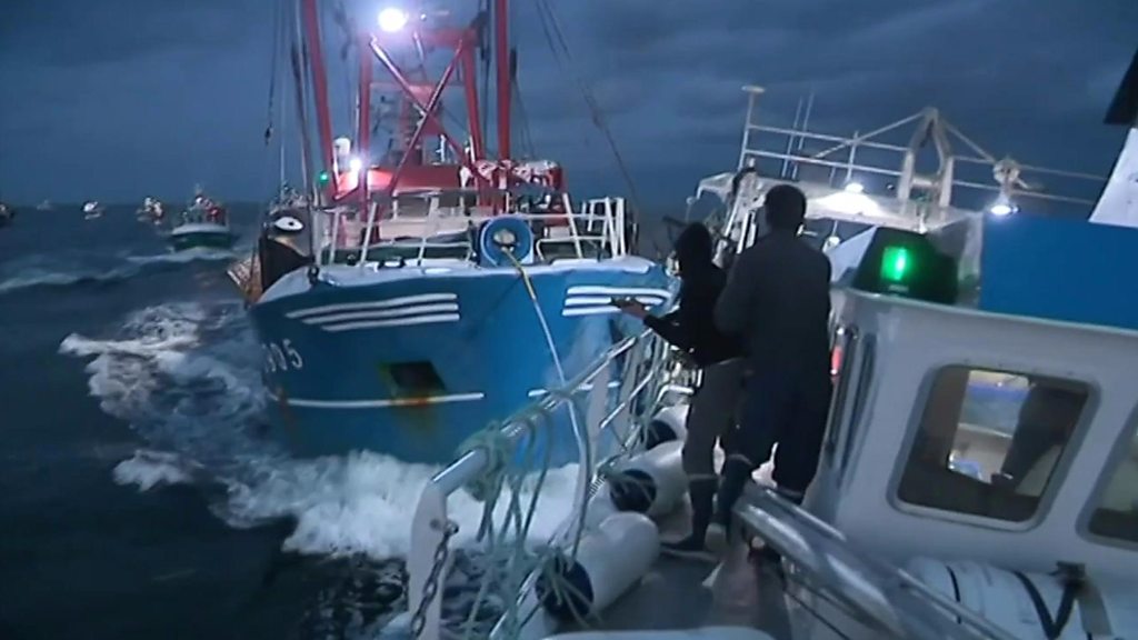 Scallop war: French and British boats clash in Channel