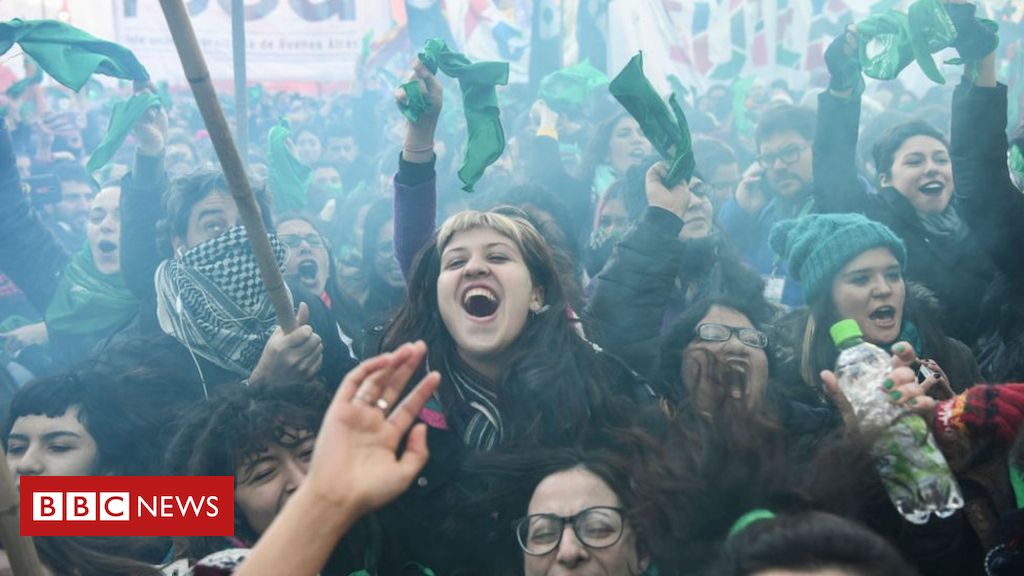 the women protesting within the Argentina abortion debate