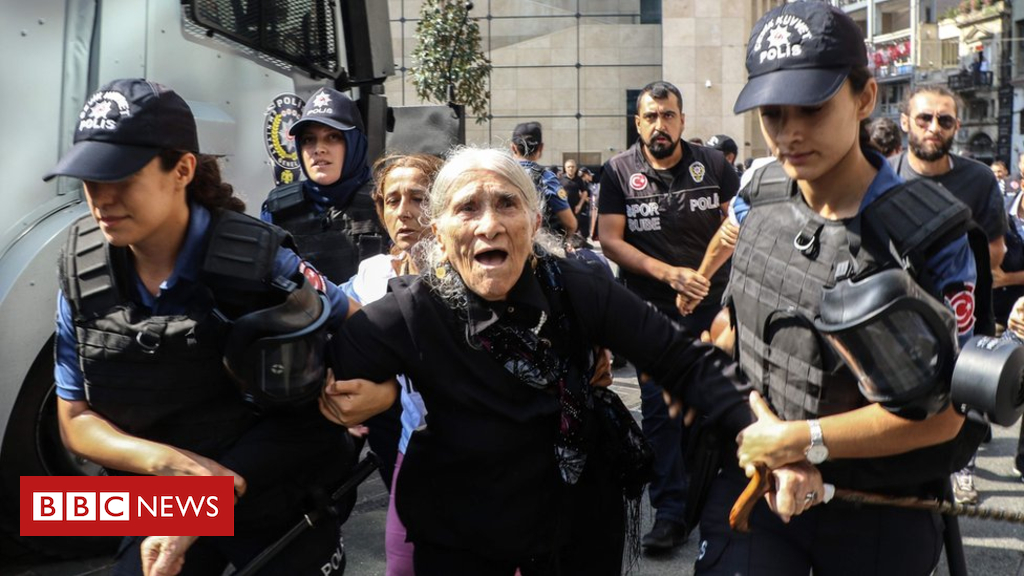 Turkey police hearth tear gas at mothers' protest