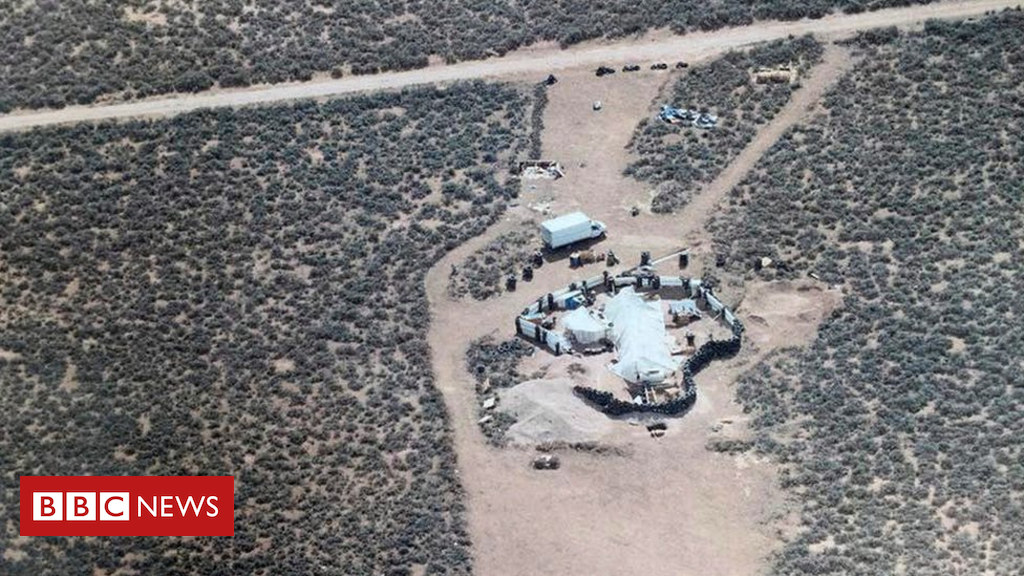 US police to find ELEVEN starving children in New Mexico compound