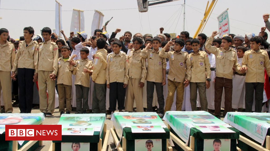Yemen war: Mass funeral held for kids killed in bus assault