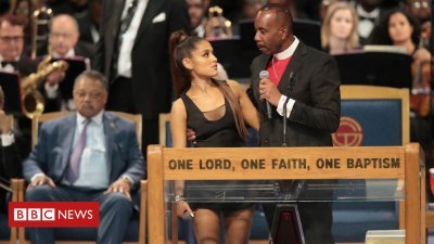 Aretha Franklin bishop sorry after 'groping' Ariana Grande