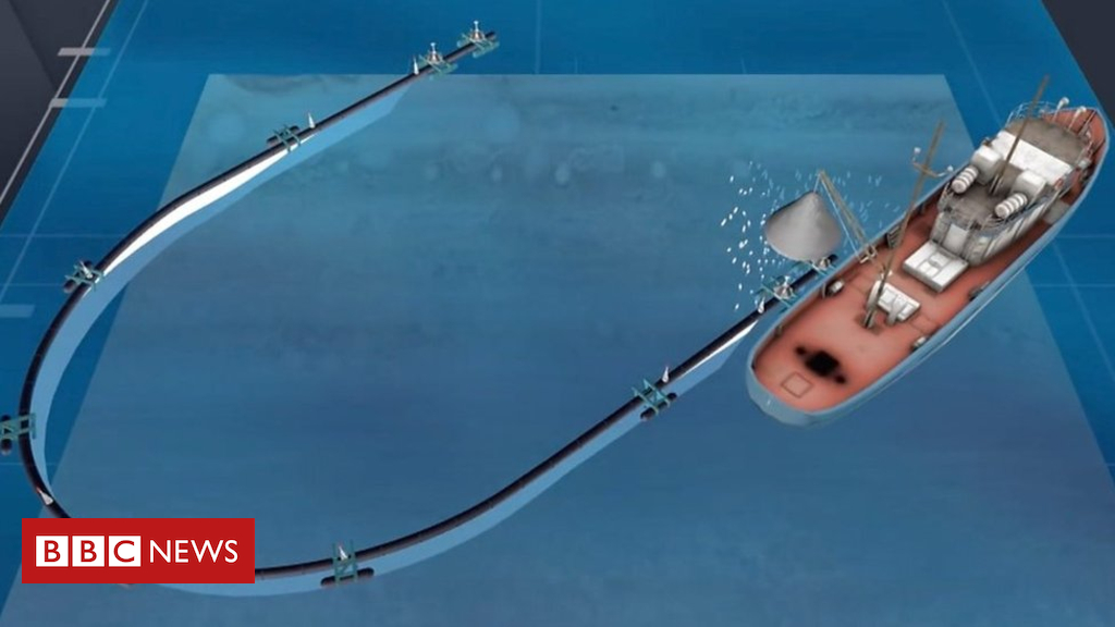 Plastic air pollution: Giant barrier to clean up japanese Pacific