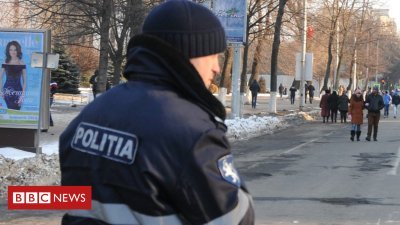 Protests as Moldova 'deports Turkish teachers'