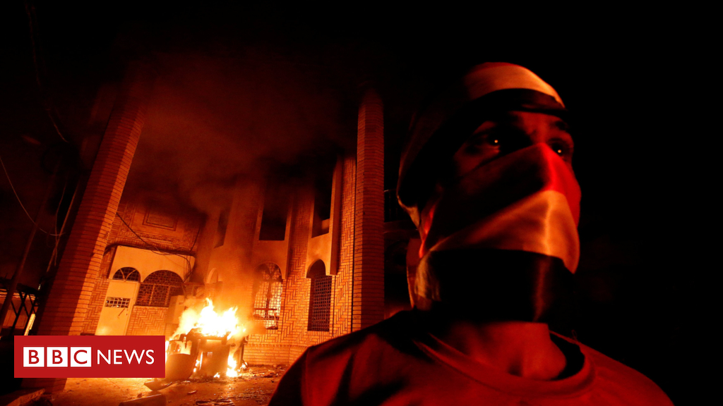 Basra protests: Rioters attack Iran consulate