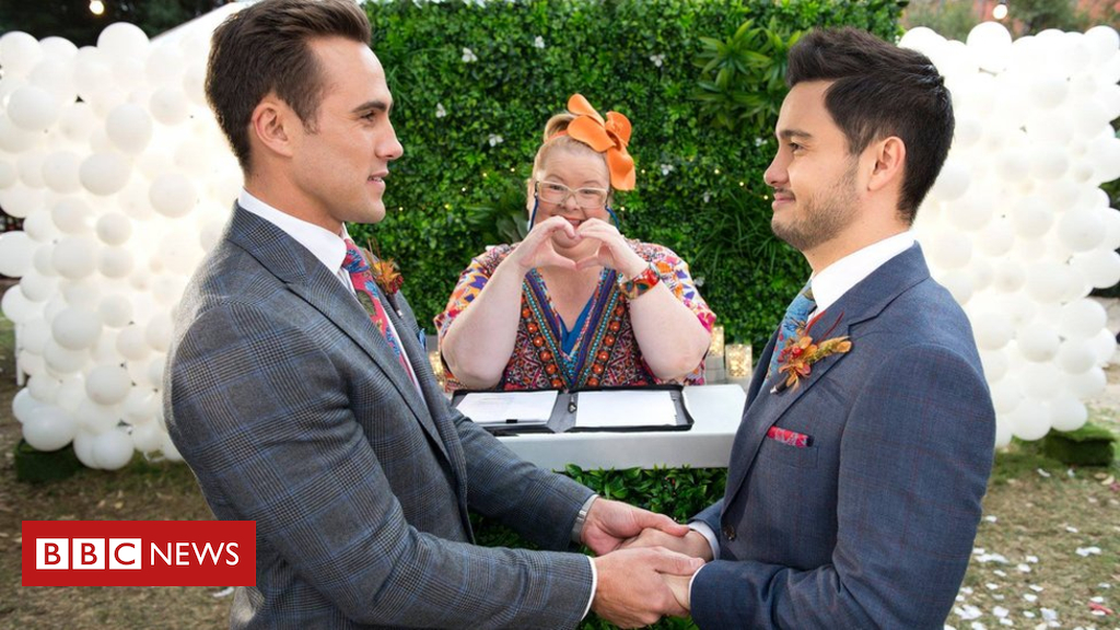 Neighbours displays first comparable-sex TELEVISION Australian marriage ceremony