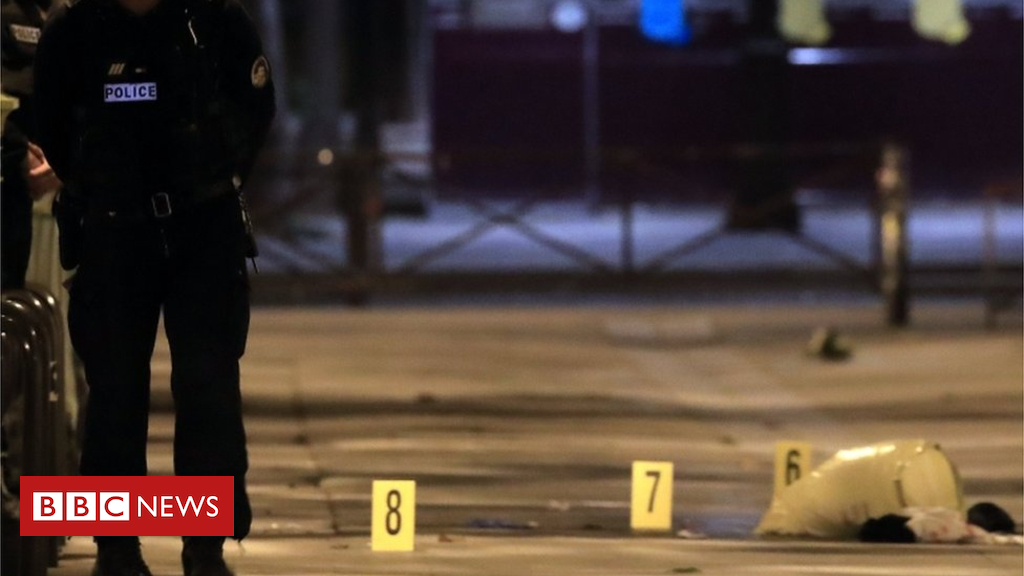 Paris knife attacker injures seven