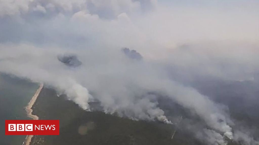 Queensland bushfires: Thousands informed to escape 'catastrophic' threat