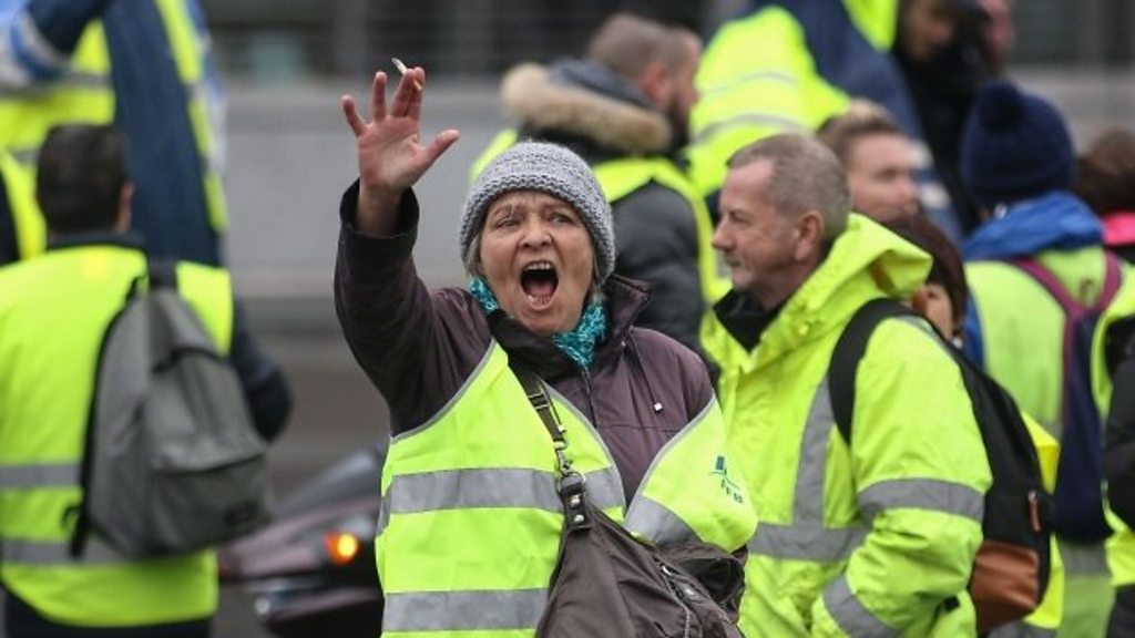 France fuel protests: 'Yellow vests' pull out of PM assembly