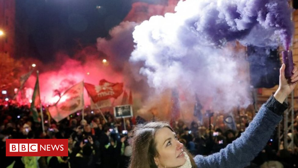 Hungarians rally again against 'slave laws'