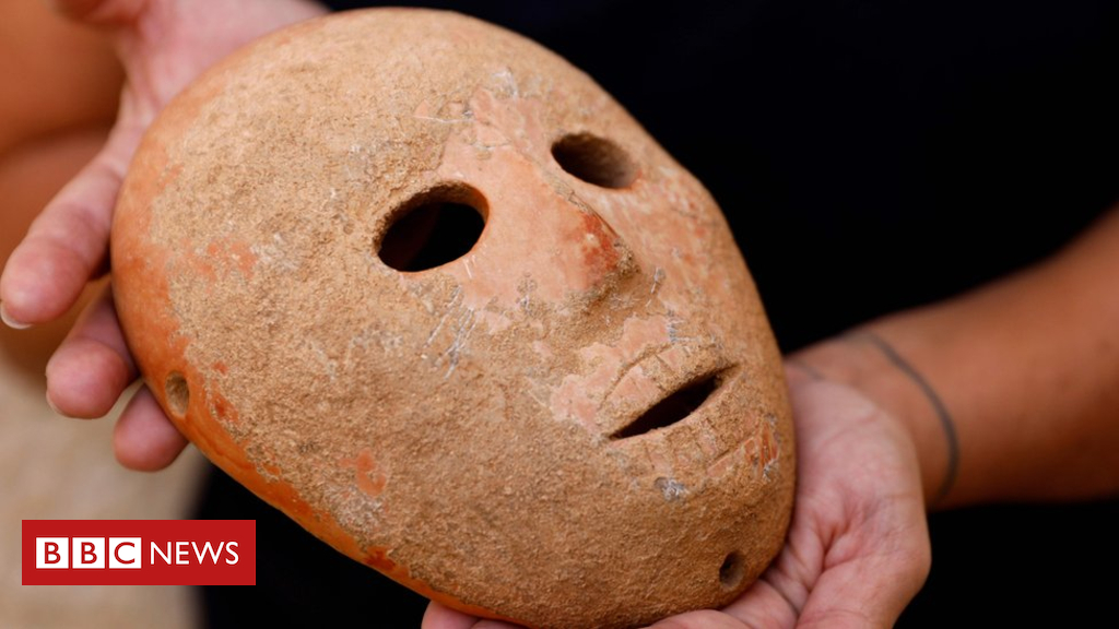 Israel unveils 9,000-12 months-antique mask from the West Bank