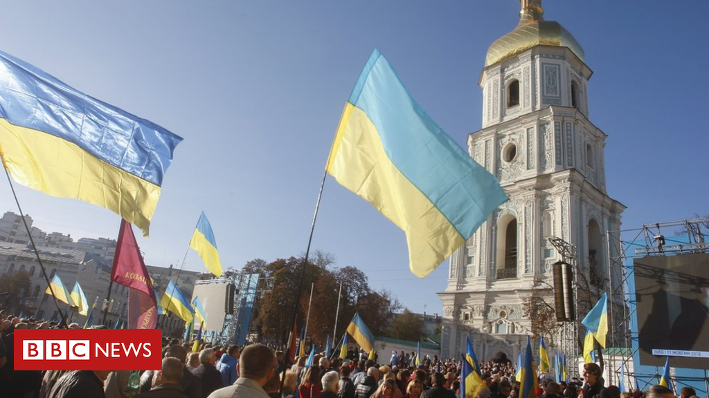 Ukraine Orthodox priests to establish independent church